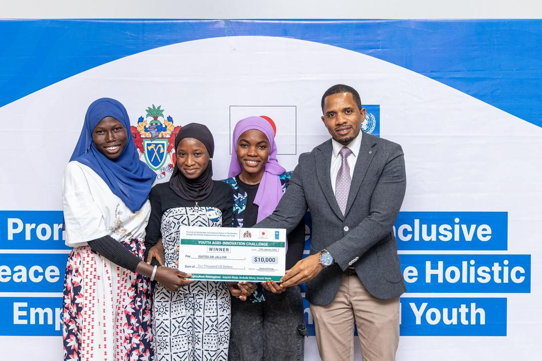 ThreshWorks team receiving the $10,000 UNDP Youth Agri-Innovation Challenge award